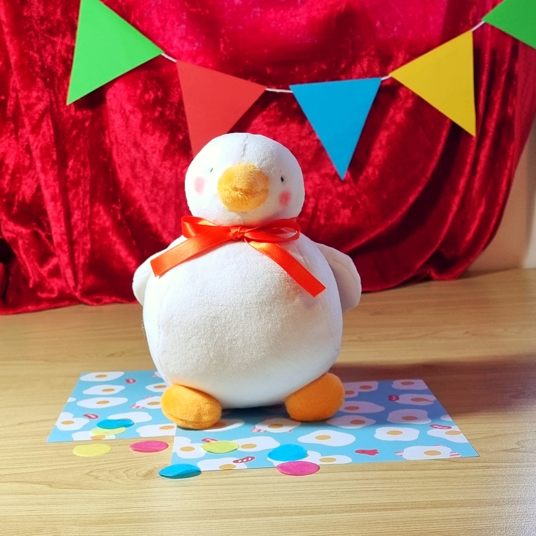 White duckie plush (approx. 14.5cm tall x 15cm long)